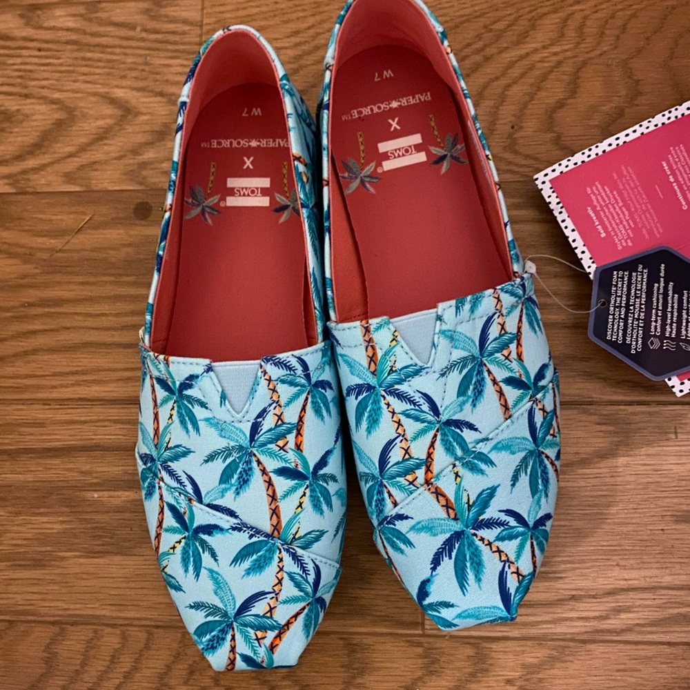 Womens Toms (Palm Tree Print) Size 7.